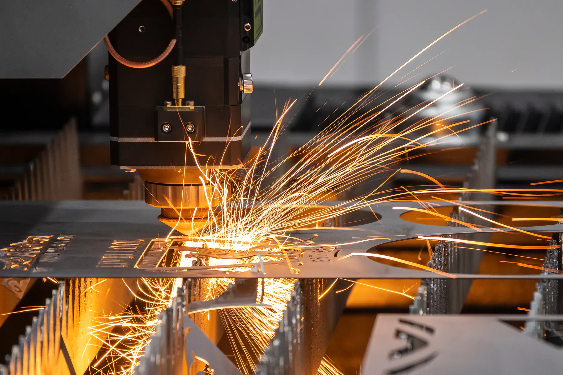 Fiber laser cutting in production